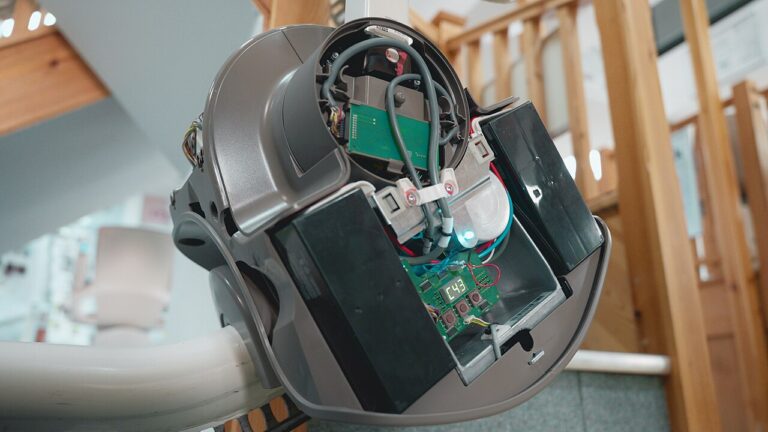 Smart Stairlifts in 2026: AI Sensors, App Control and Voice Assistants
