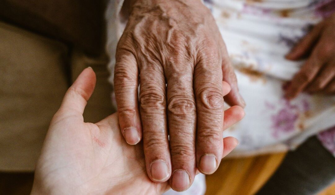 Understanding When an Elderly Person Should Stop Living Alone